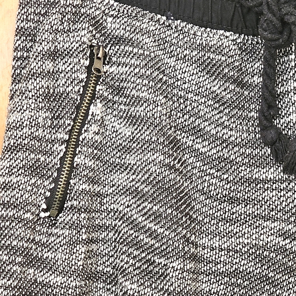 Blue Topic Women's Black and Gray Knit  Athletic Cropped Pants, Size M - Picture 4 of 10